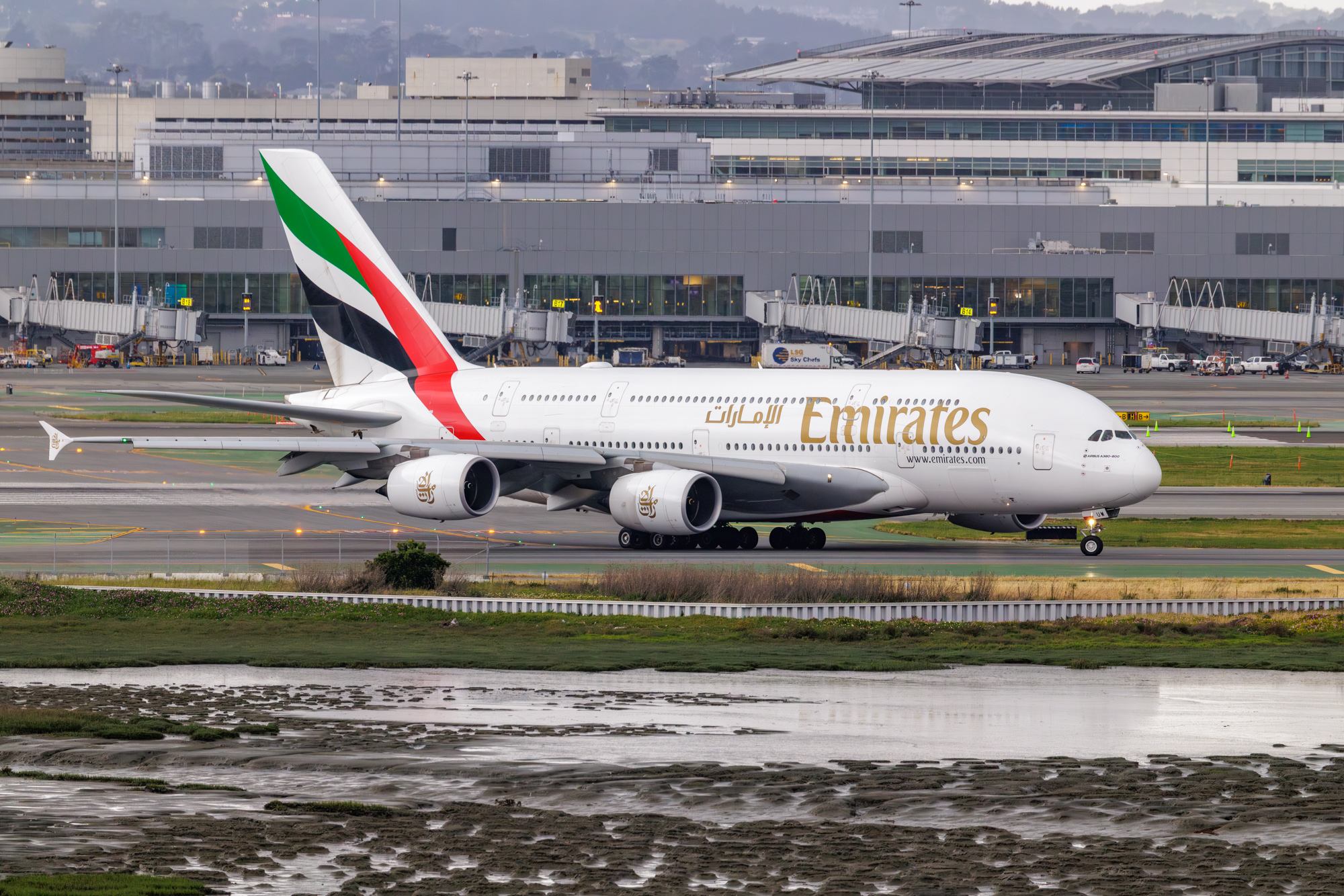 Emirates Airbus A380-800 departing SFO for DXB.
Date: 2026-03-31
Registration: A6-EUW
@emirates @flysfo @airbus #A380 #PlaneSpotting #AviationPhotography #Aviation #Travel #SFO #Airbus