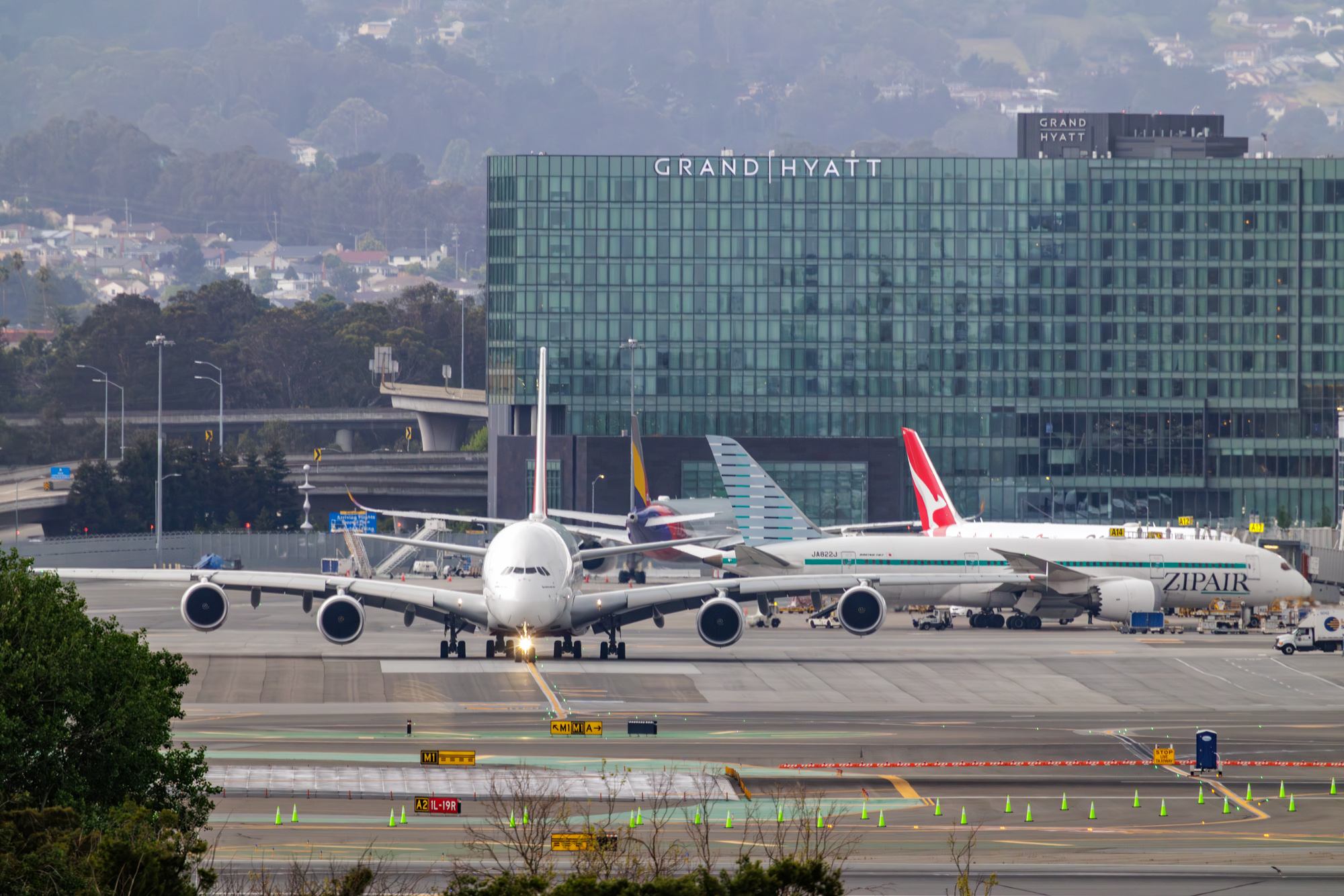 Emirates Airbus A380-800 departing SFO for DXB.
Date: 2026-03-31
Registration: A6-EUW
@emirates @flysfo @airbus @grandhyattatsfo  #A380 #PlaneSpotting #AviationPhotography #Aviation #Travel #SFO #Airbus