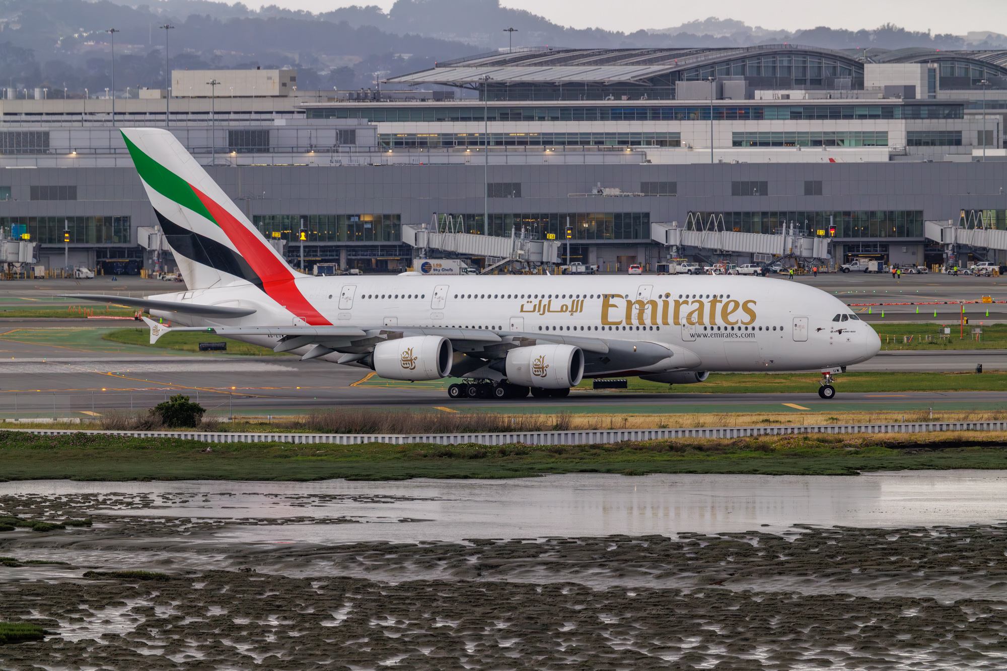 Emirates Airbus A380-800 departing SFO for DXB.
Date: 2026-03-31
Registration: A6-EUW
@emirates @flysfo @airbus #A380 #PlaneSpotting #AviationPhotography #Aviation #Travel #SFO #Airbus