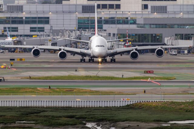 Emirates Airbus A380-800 departing SFO for DXB.
Date: 2026-03-31
Registration: A6-EUW
@emirates @flysfo @airbus #A380 #PlaneSpotting #AviationPhotography #Aviation #Travel #SFO #Airbus