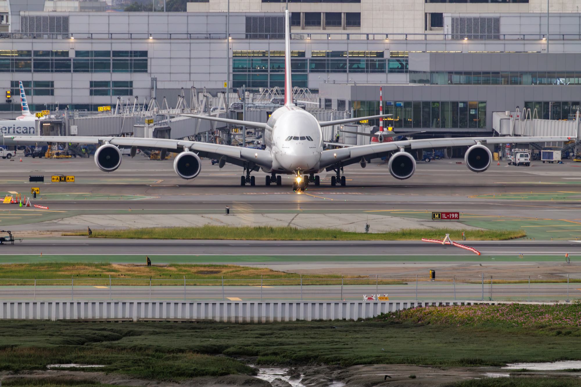 Emirates Airbus A380-800 departing SFO for DXB.
Date: 2026-03-31
Registration: A6-EUW
@emirates @flysfo @airbus #A380 #PlaneSpotting #AviationPhotography #Aviation #Travel #SFO #Airbus