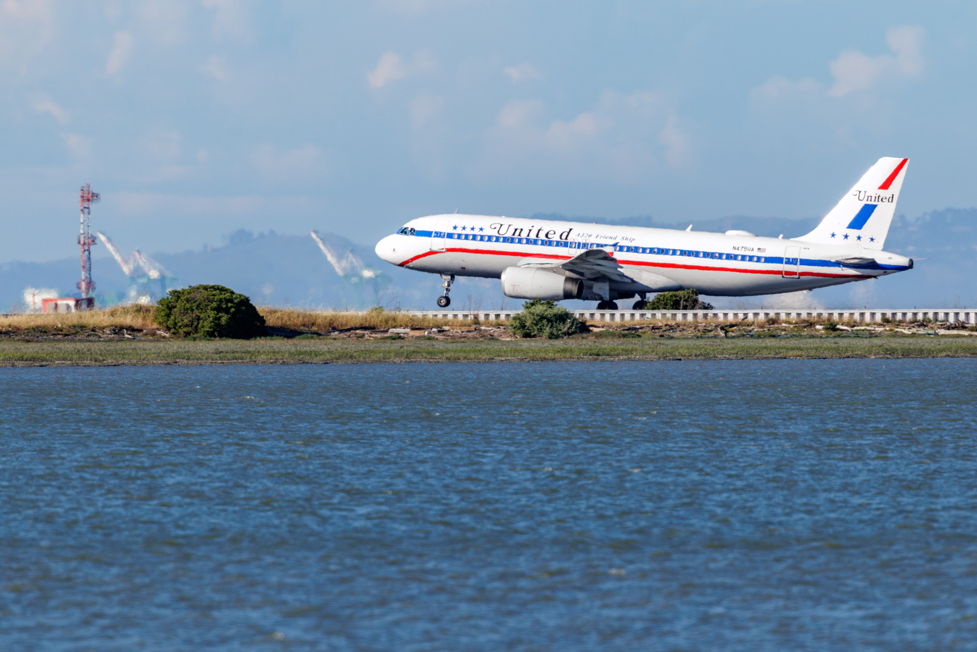 United Airlines Airbus A320-200 85th Anniversary Retrojet - A320 Friend Ship

@united @flysfo #UnitedAirlines #Airbus #A320 #A320FriendShip #AviationPhotography #Aviation #Travel #SFO