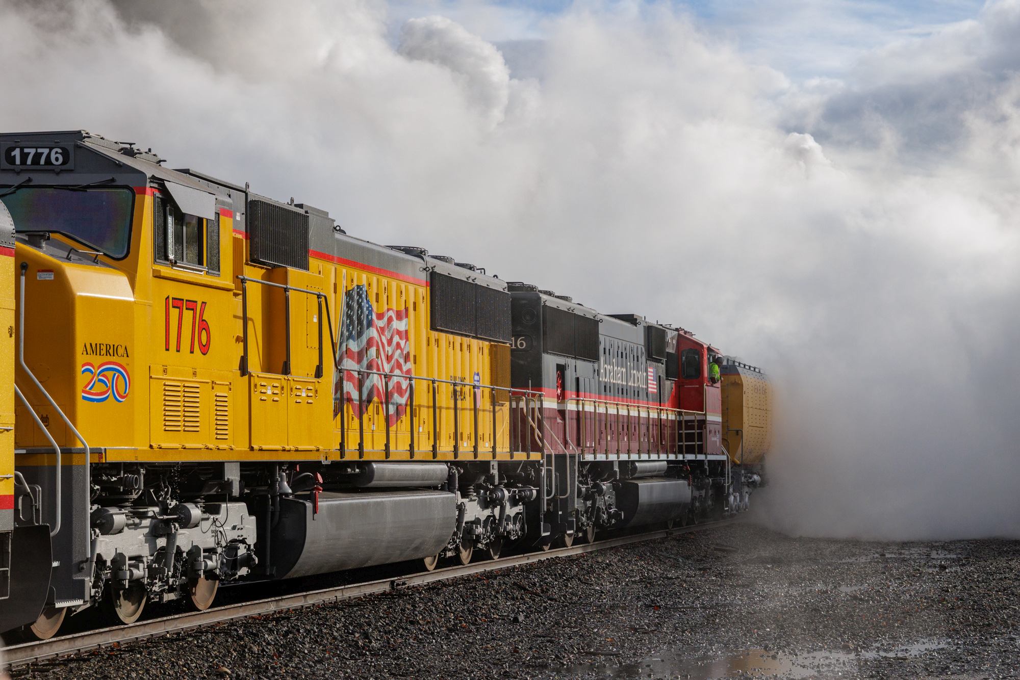 BigBoy Train leaving Roseville, CA. Disappearing in a cloud of steam.

#America250 #Railroad #UnionPacific #BigBoy #UP4014 #Photography #railfanning @cityofroseville #travel #Train #SteamTrain #SteamLocomotive @uprr #up