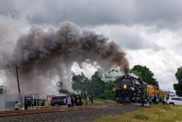 Big Boy 4014 continuing its journey after a quick stop in Ostrom to let a freight train by.

#America250 #Railroad #UnionPacific #BigBoy #UP4014 #Photography #railfanning @cityofroseville #travel #Train #SteamTrain #SteamLocomotive @uprr