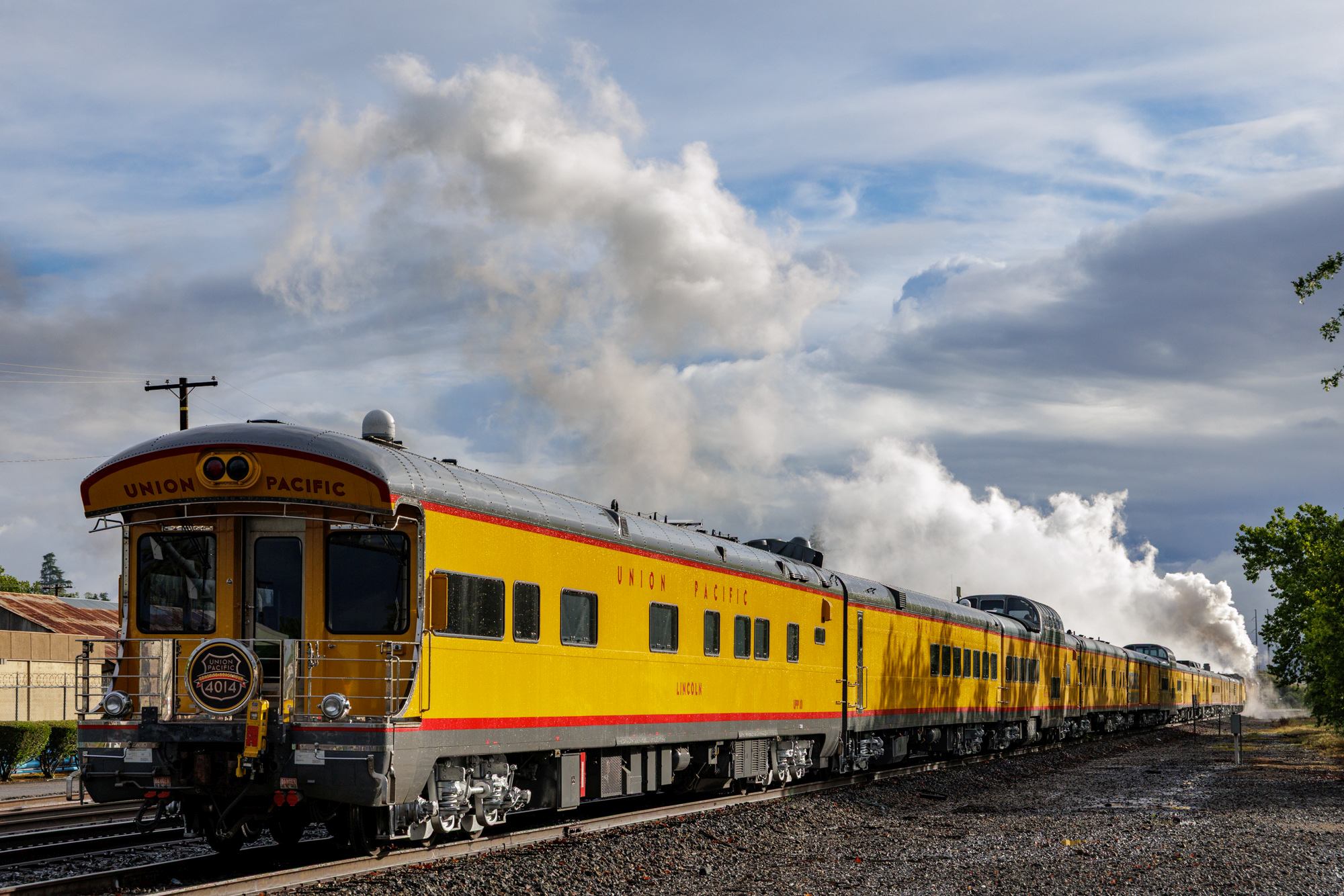 BigBoy Train leaving Roseville, CA. Disappearing in a cloud of steam.

#America250 #Railroad #UnionPacific #BigBoy #UP4014 #Photography #railfanning @cityofroseville #travel #Train #SteamTrain #SteamLocomotive @uprr #up
